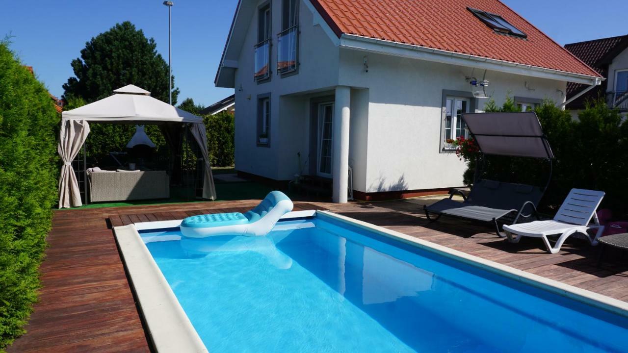 Dom Przy Basenie Villa Пуцк Екстериор снимка